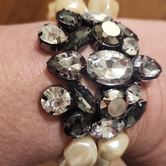 Cato Jewelry - Elegant Pearl and Crystal Women's Stretch Bracelet